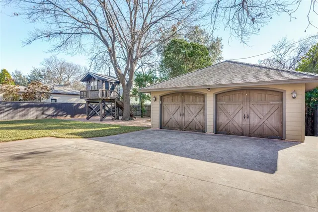 $6,800 | 2809 Park Hill Drive, Fort Worth, TX 76109