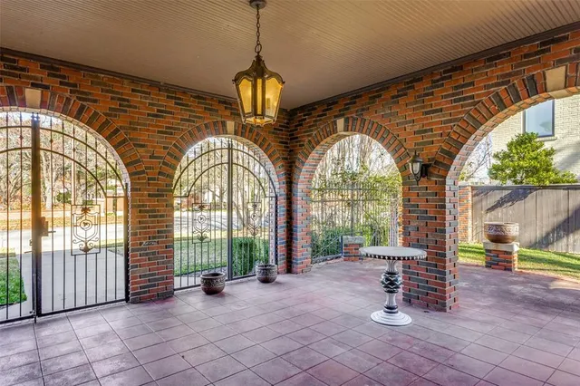 $6,800 | 2809 Park Hill Drive, Fort Worth, TX 76109