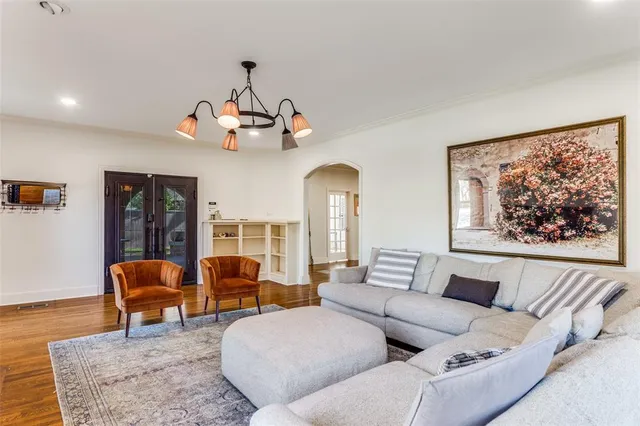 $6,800 | 2809 Park Hill Drive, Fort Worth, TX 76109