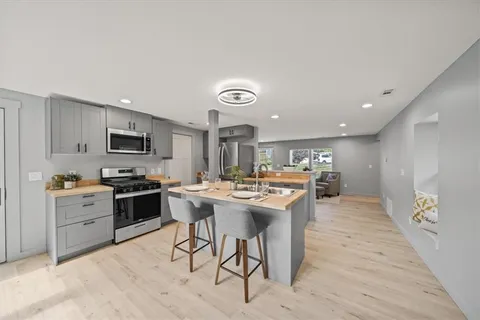 $290,000 | 1109 South Woodbury Street, Independence, MO 64050