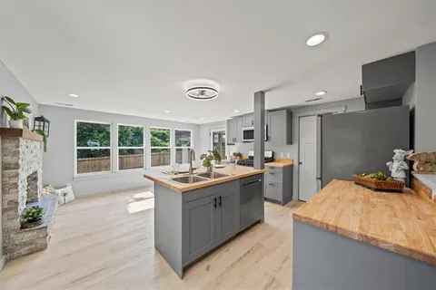 $290,000 | 1109 South Woodbury Street, Independence, MO 64050