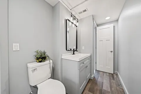 $290,000 | 1109 South Woodbury Street, Independence, MO 64050