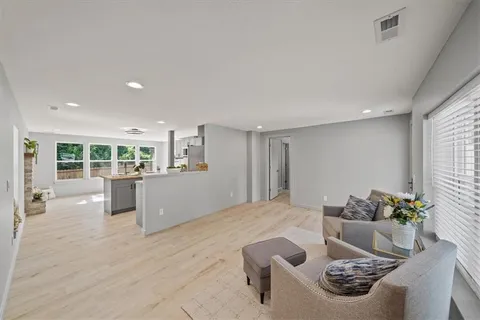 $290,000 | 1109 South Woodbury Street, Independence, MO 64050