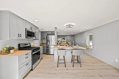 $290,000 | 1109 South Woodbury Street, Independence, MO 64050