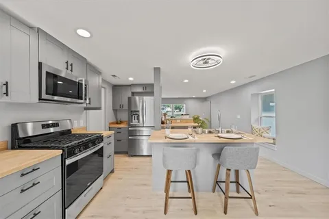 $290,000 | 1109 South Woodbury Street, Independence, MO 64050