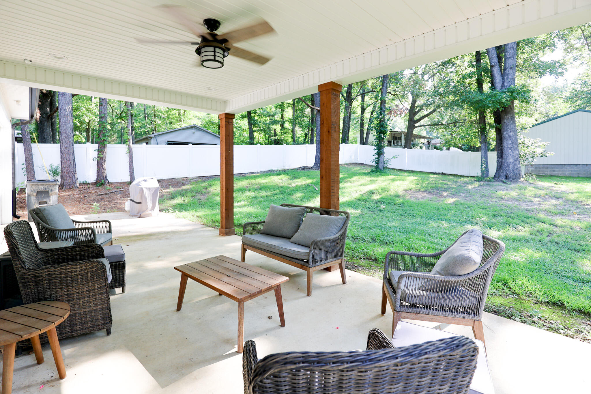 92 Mermie Road Hardin, KY 42048 - Photo 7 of 39 Back Patio