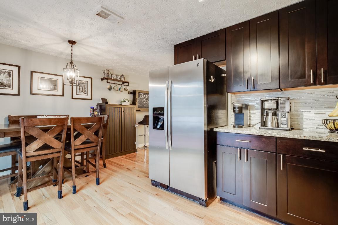 8280 Wold Den Court Springfield, VA 22153 - Photo 5 of 38