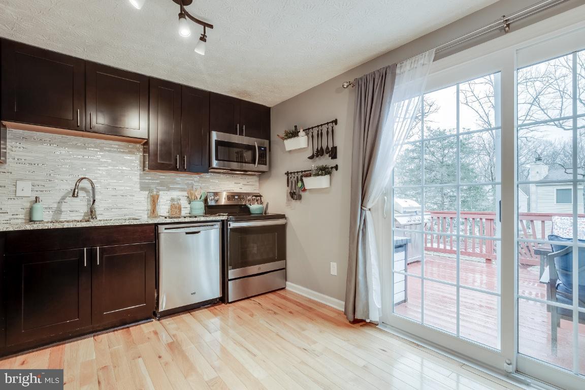 8280 Wold Den Court Springfield, VA 22153 - Photo 9 of 38