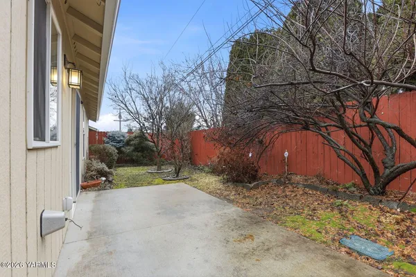 a view of a backyard of the house