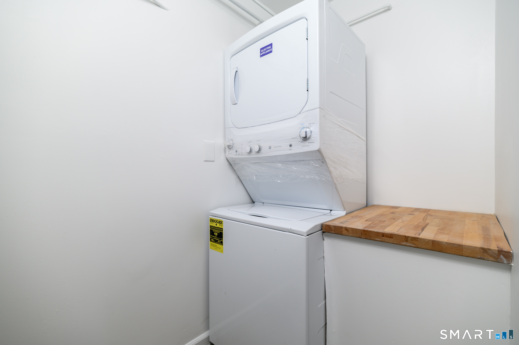 40 Beacon View Drive, Unit 2 Fairfield, CT 06825 - Photo 10 of 18 a utility room with dryer and washer