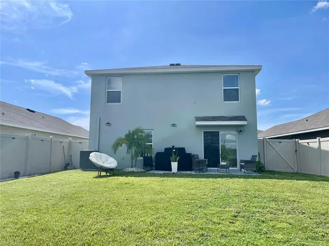 a view of a house with backyard and garden