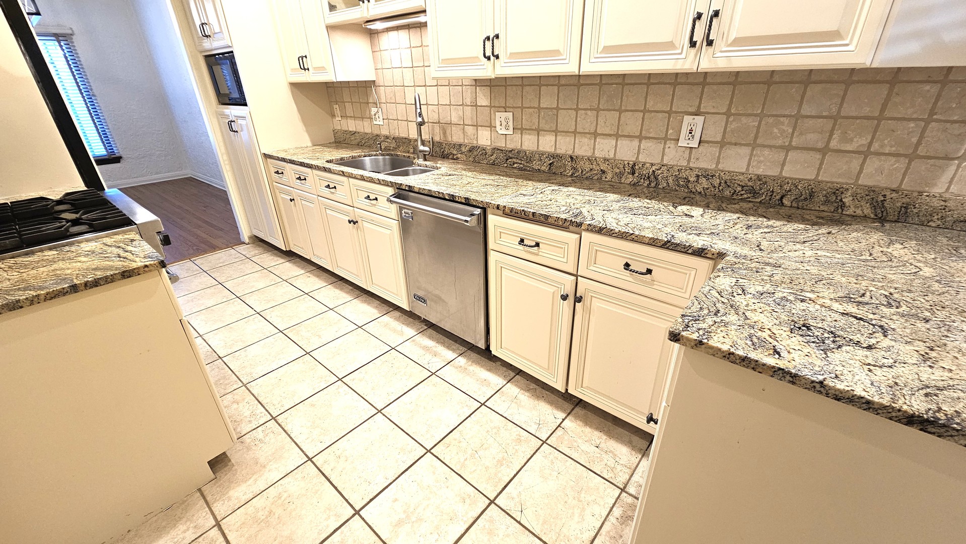 410 North Raynor Avenue, Unit 1W Joliet, IL 60435 - Photo 48 of 64