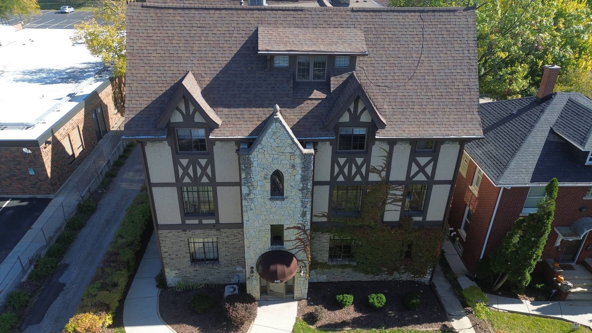 410 North Raynor Avenue, Unit 1W Joliet, IL 60435 - Photo 5 of 64 a front view of a house with garden