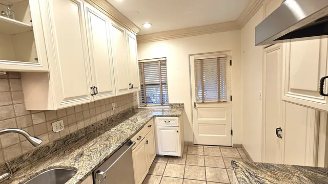 $299,900 | 410 North Raynor Avenue, Unit 1W, Joliet, IL 60435