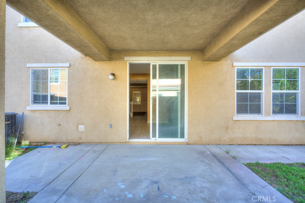 4587 Vincent Way Riverside, CA 92501 - Photo 46 of 51 a view of an empty room with a window