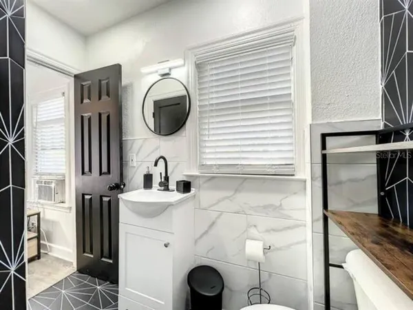 $1,950 | Undisclosed Address, Orlando, FL 32806