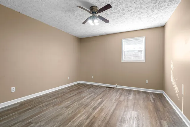 $900 | 306 Thompsonville Lane, Unit 903, Oak Grove, KY 42262