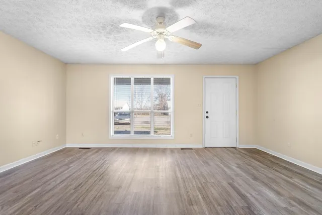 $900 | 306 Thompsonville Lane, Unit 903, Oak Grove, KY 42262