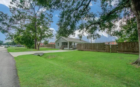 a view of a house with a backyard
