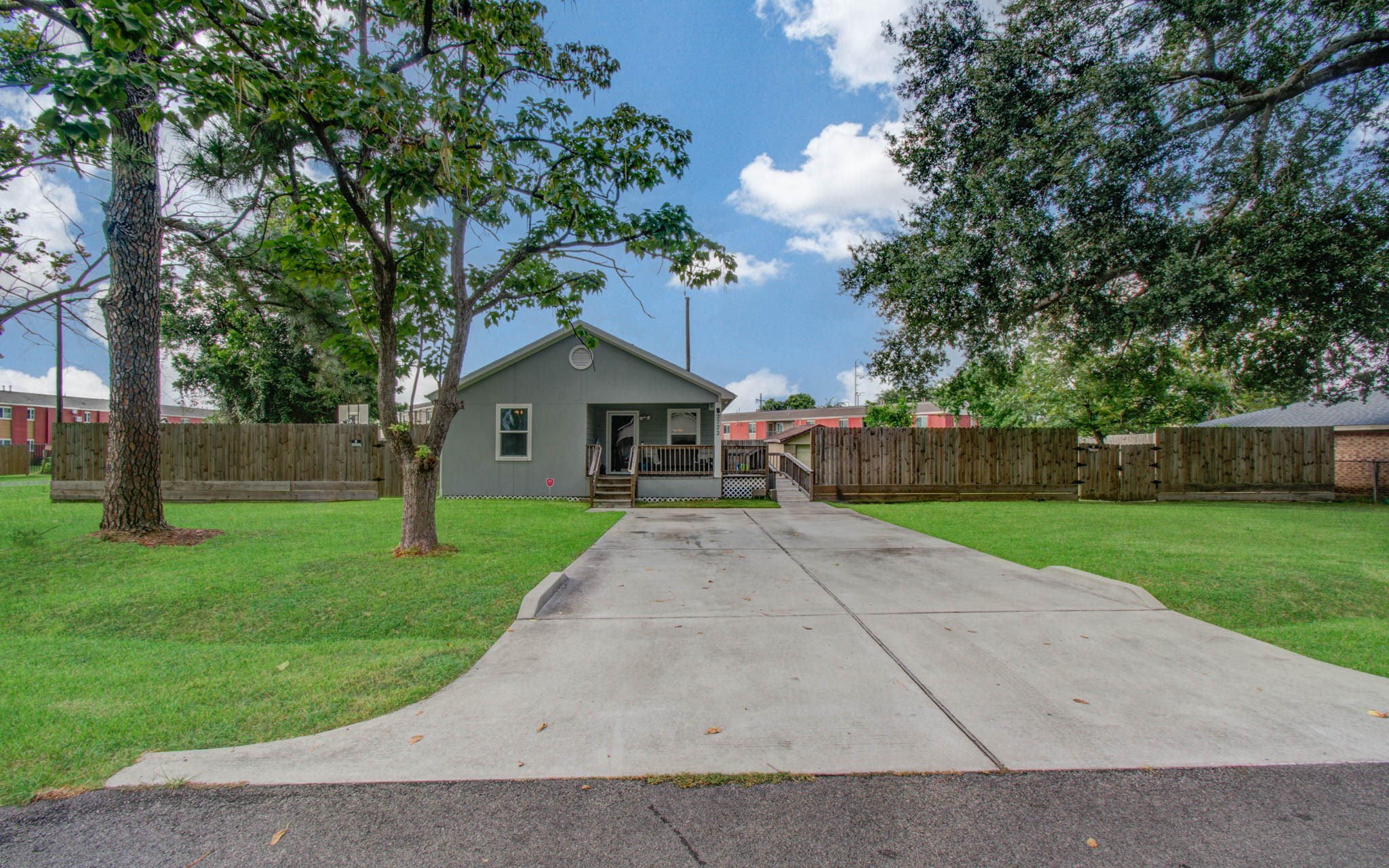2722 Vega Houston, TX 77088 - Photo 7 of 45 a front view of house with a garden
