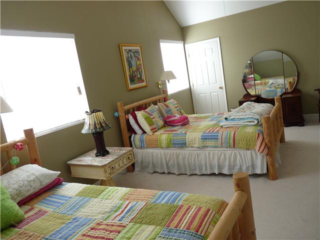 4311 Cairo Bend Road Lebanon, TN 37087 - Photo 5 of 20 Huge-Huge 2nd bedroom with giant walk in closet. Currently was used for daughter and her friends.