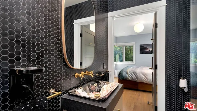 $1,575,000 | 9009 Lloyd Place, West Hollywood, CA 90069