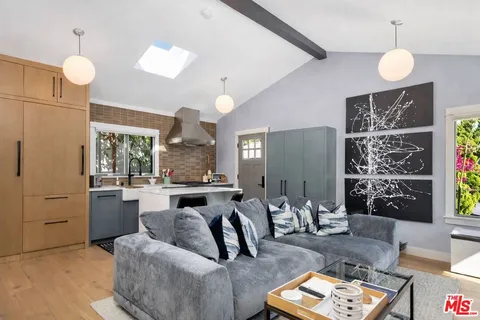 $1,498,000 | 9009 Lloyd Place, West Hollywood, CA 90069