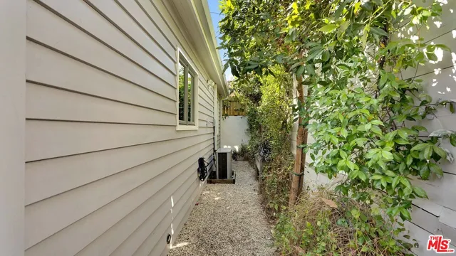 $1,575,000 | 9009 Lloyd Place, West Hollywood, CA 90069