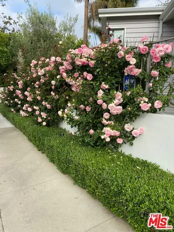 $1,575,000 | 9009 Lloyd Place, West Hollywood, CA 90069