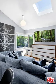 $1,438,000 | 9009 Lloyd Place, West Hollywood, CA 90069