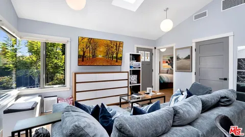 $1,438,000 | 9009 Lloyd Place, West Hollywood, CA 90069