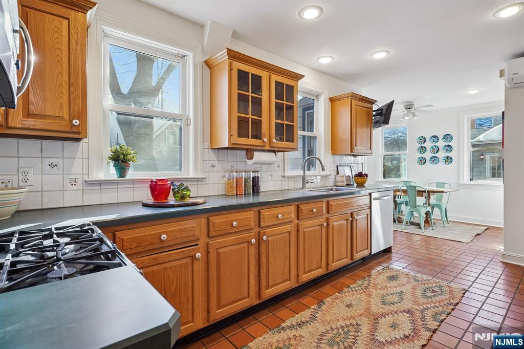 200 Inwood Avenue Montclair, NJ 07043 - Photo 17 of 50