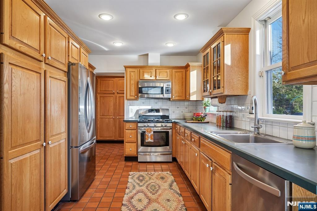 200 Inwood Avenue Montclair, NJ 07043 - Photo 18 of 50