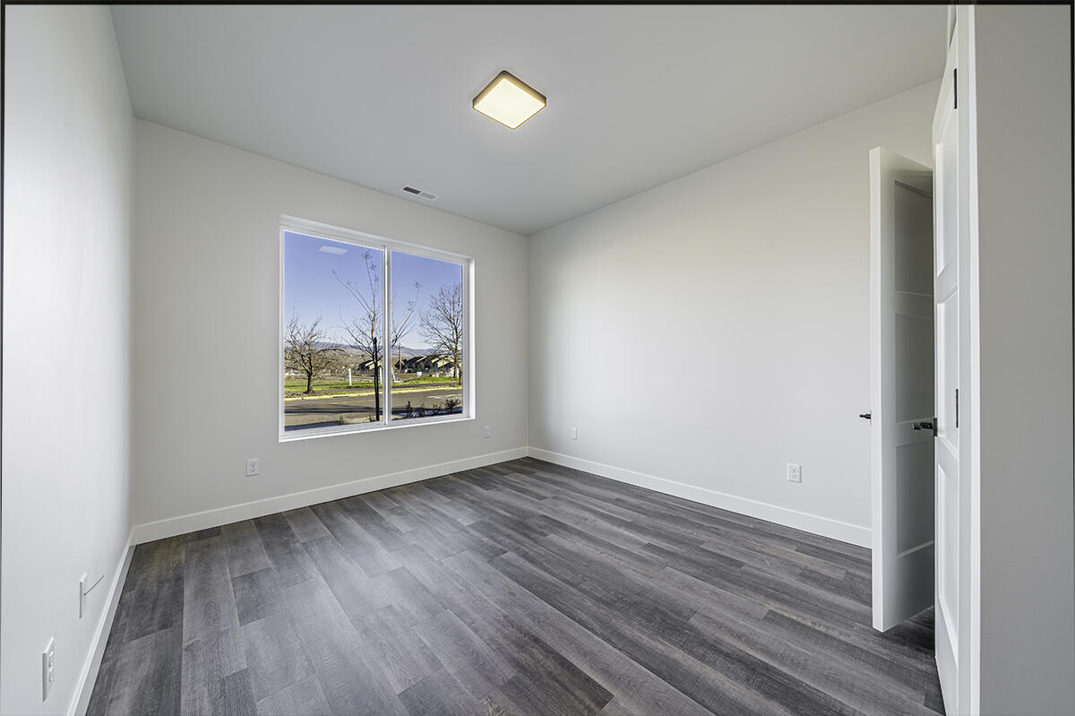 165 Suncrest Road Talent, OR 97540 - Photo 10 of 30 DSC00986-Edit