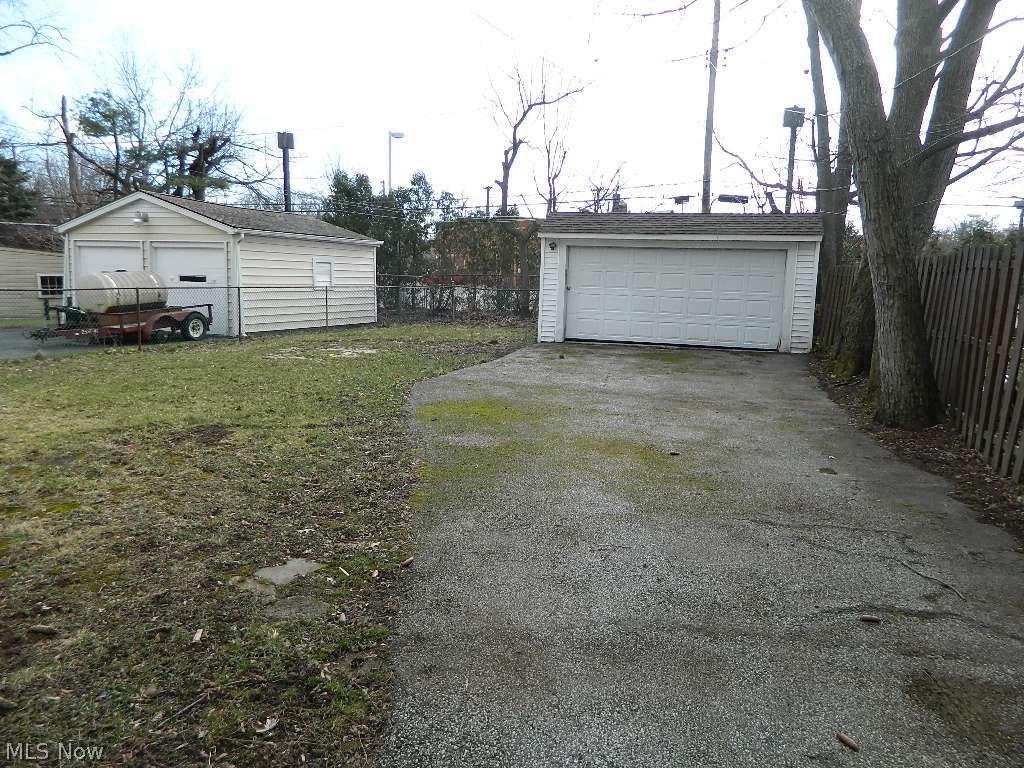 1047 Roanoke Road Cleveland Heights, OH 44121 - Photo 3 of 20 Gallery Image 3