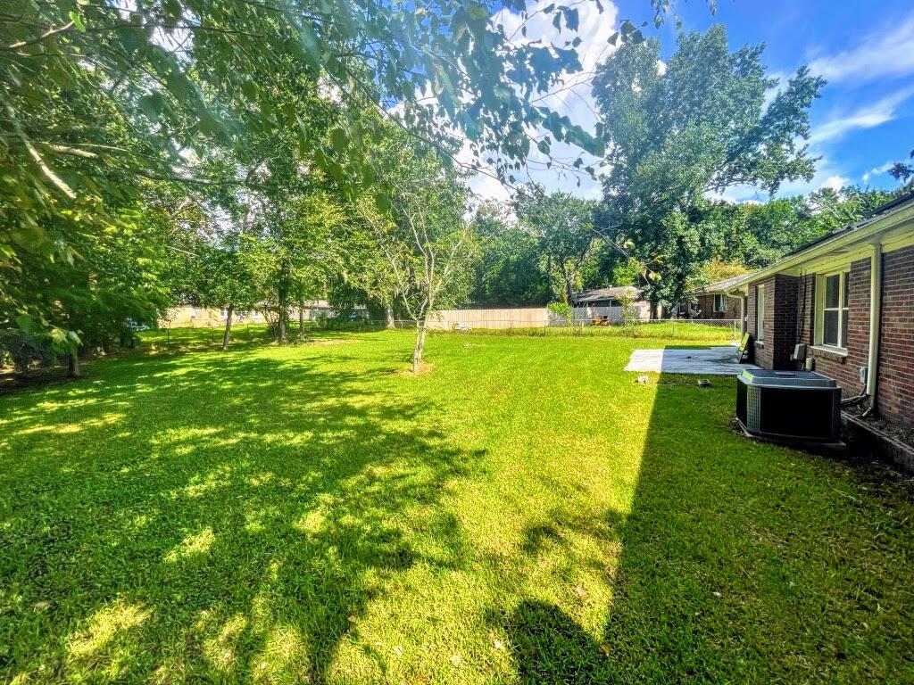 125 Waring Road Summerville, SC 29485 - Photo 2 of 15 UNADJUSTEDNONRAW_thumb_15c4