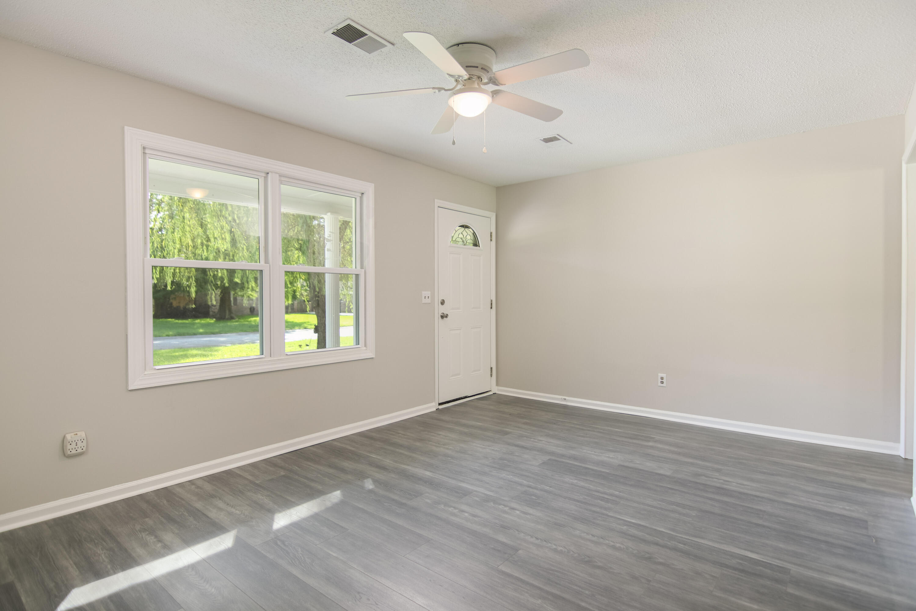 125 Waring Road Summerville, SC 29485 - Photo 14 of 15 IMG_9241-Edit