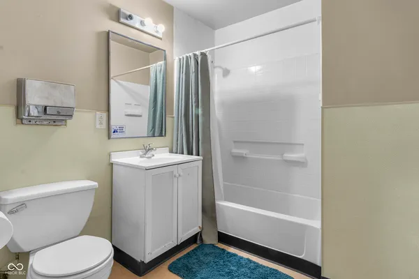 $629,900 | 8560 North College Avenue, Indianapolis, IN 46240