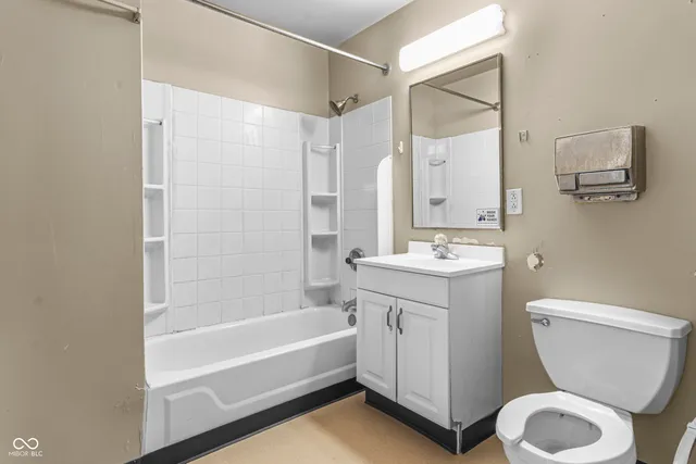 $629,900 | 8560 North College Avenue, Indianapolis, IN 46240