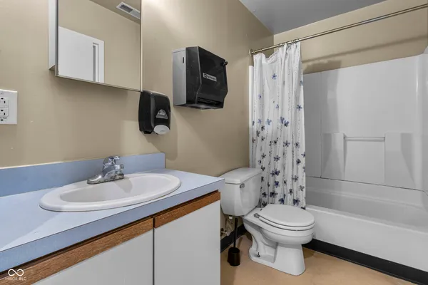 $629,900 | 8560 North College Avenue, Indianapolis, IN 46240