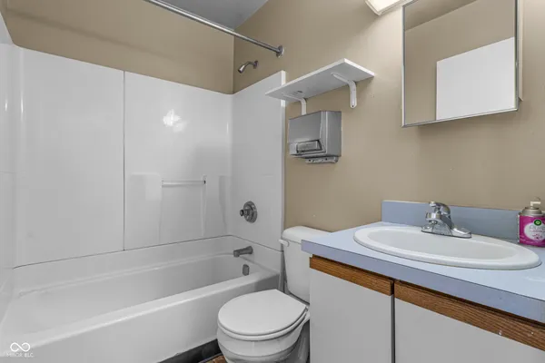 $629,900 | 8560 North College Avenue, Indianapolis, IN 46240