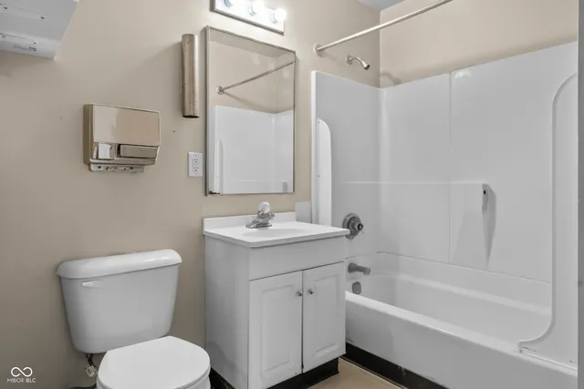 $629,900 | 8560 North College Avenue, Indianapolis, IN 46240