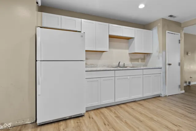 $629,900 | 8560 North College Avenue, Indianapolis, IN 46240