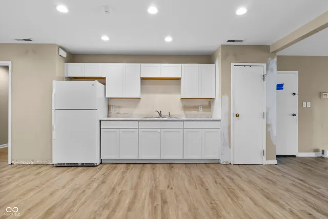 $629,900 | 8560 North College Avenue, Indianapolis, IN 46240