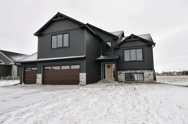 $539,900 | 348 Highlands Avenue, Zumbrota, MN 55992