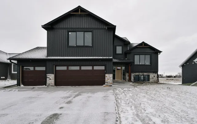 $539,900 | 348 Highlands Avenue, Zumbrota, MN 55992