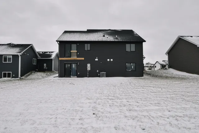 $539,900 | 348 Highlands Avenue, Zumbrota, MN 55992