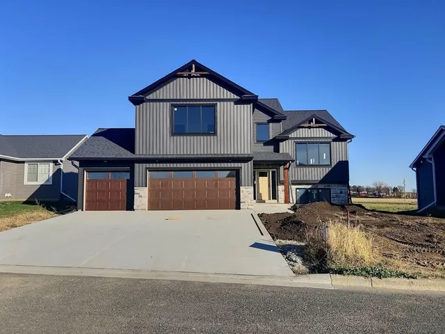 $539,900 | 348 Highlands Avenue, Zumbrota, MN 55992