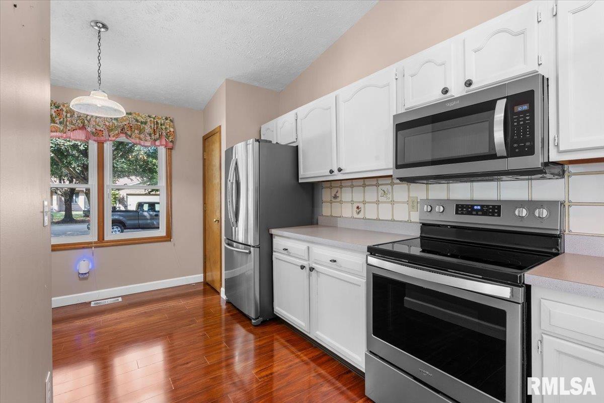 2402 Checkerberry Lane Springfield, IL 62711 - Photo 13 of 30 Gallery Image 13
