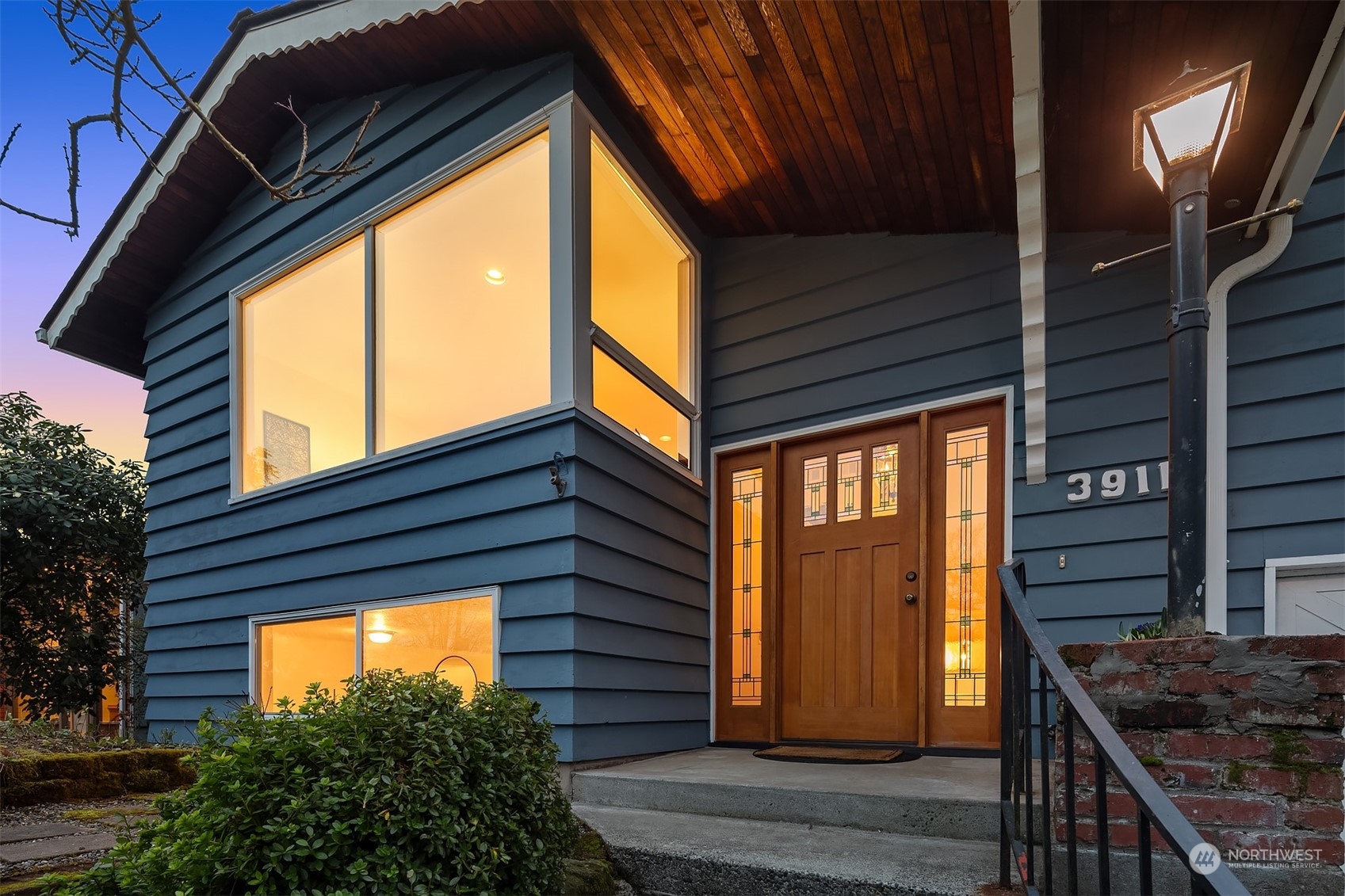 3911 Northeast 100th Street Seattle, WA 98115 - Photo 2 of 36 Gallery Image 2